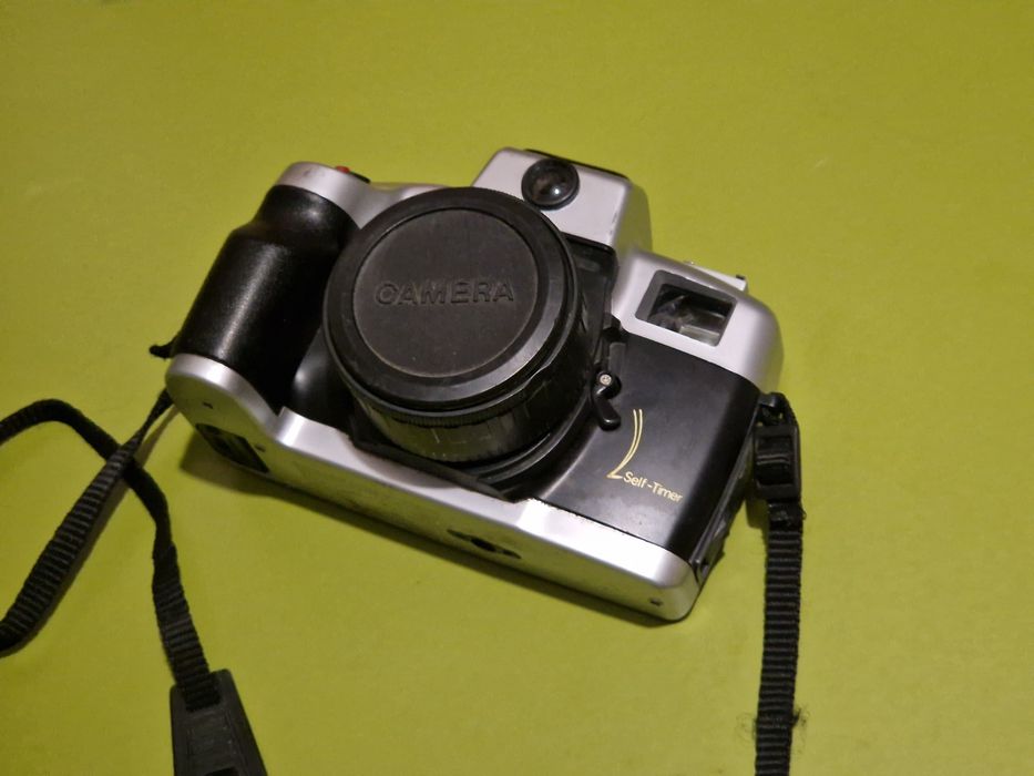 Aparat foto cu film.