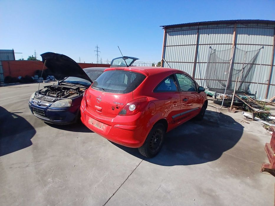 Dezmembrez opel corsa d