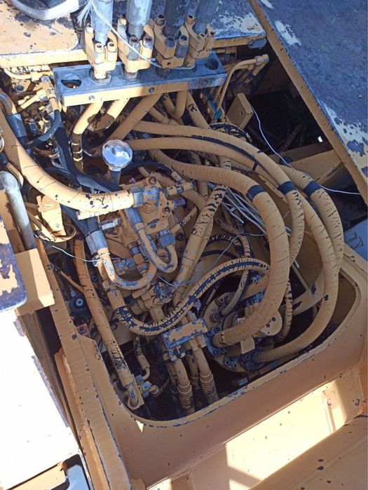 Lipher 902 ekskavator sariq