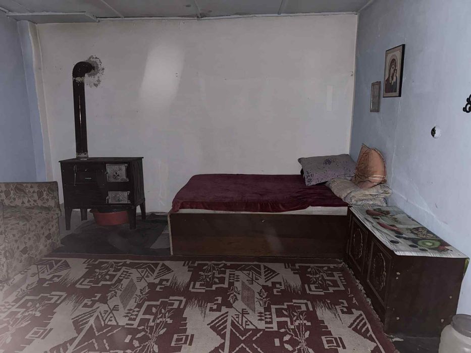 Casa ( modernizare sau demolare ) + teren generos