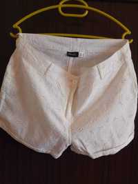 бели къси памучни панталонки с дантела