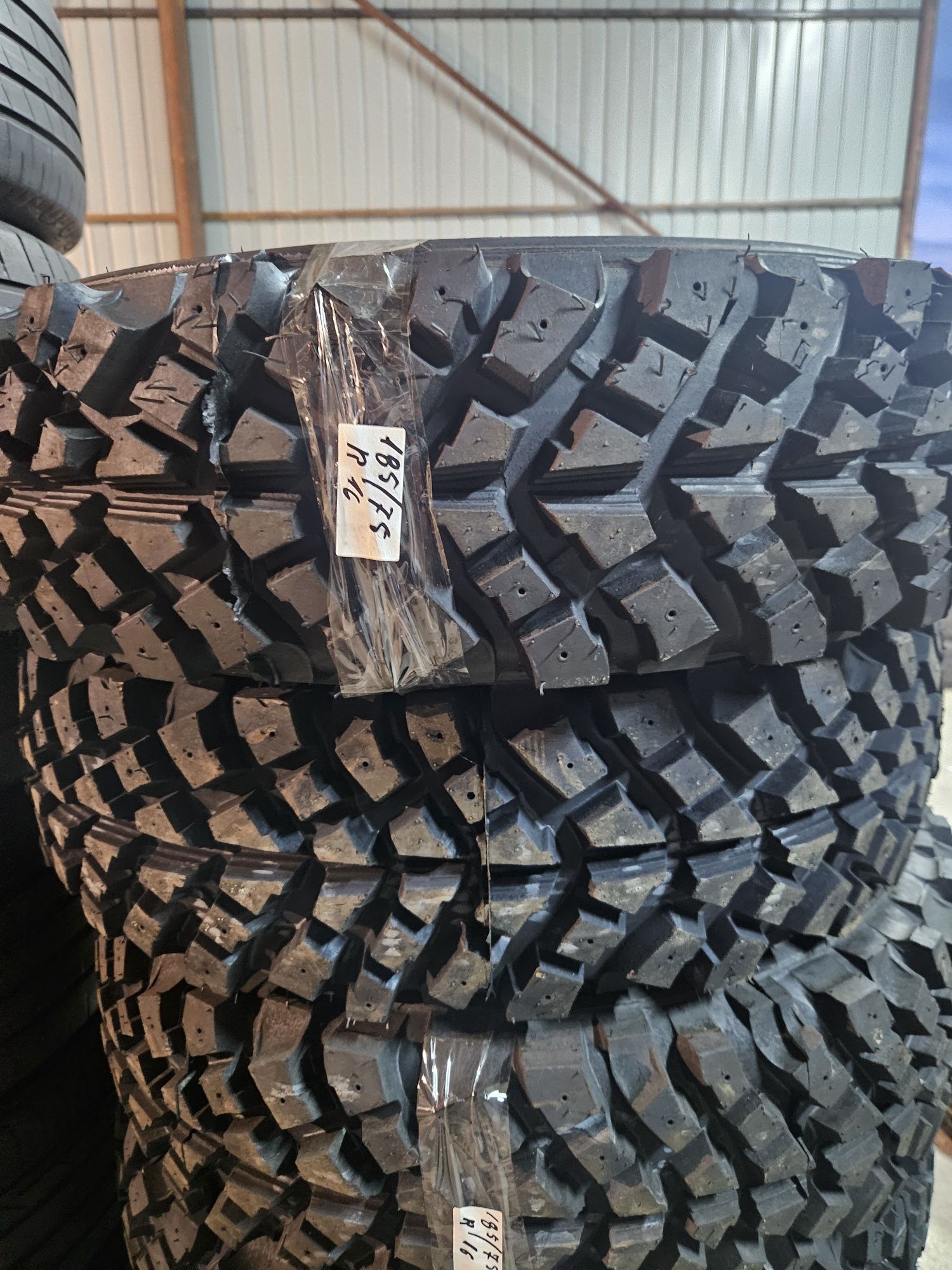 Anvelope off road 185/75R 16.