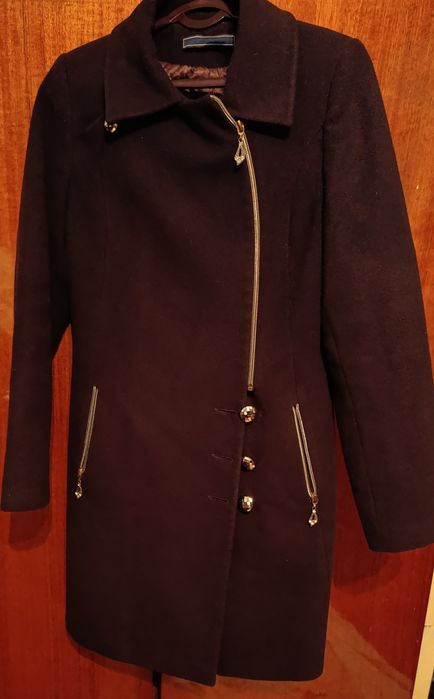 Продается пальто черный