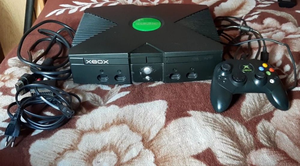 Vând Consola Xbox Clasic complet în stare buna