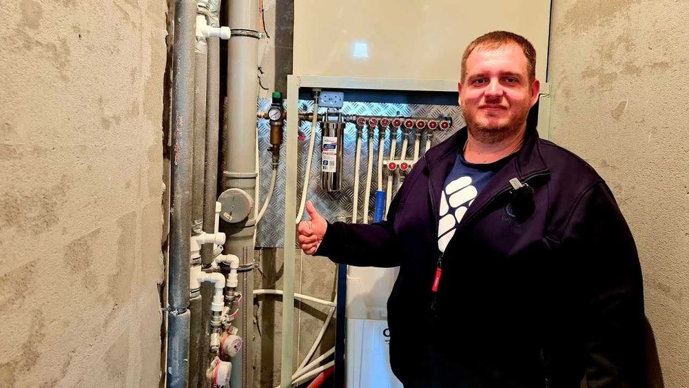 Частные сантехники. Заменить смеситель, раковину, унитаз.