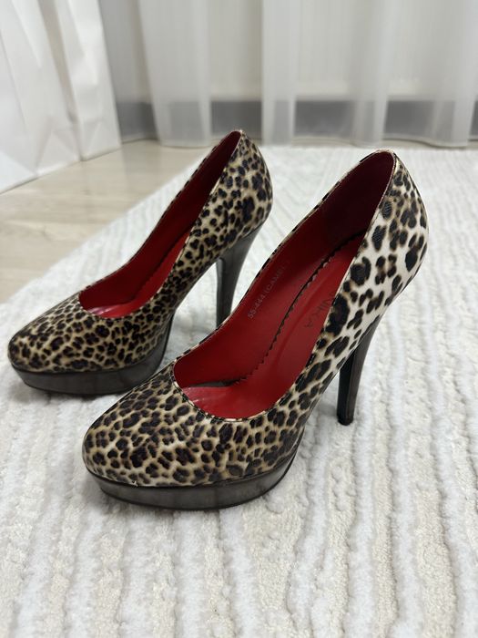 Pantofi cu toc animal print