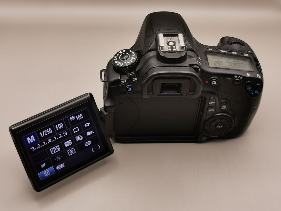 Kit foto canon 60D + obiectiv canon 18-55mm IS STM