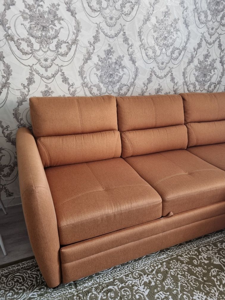 Продам  хороший, красивый, удобный диван.