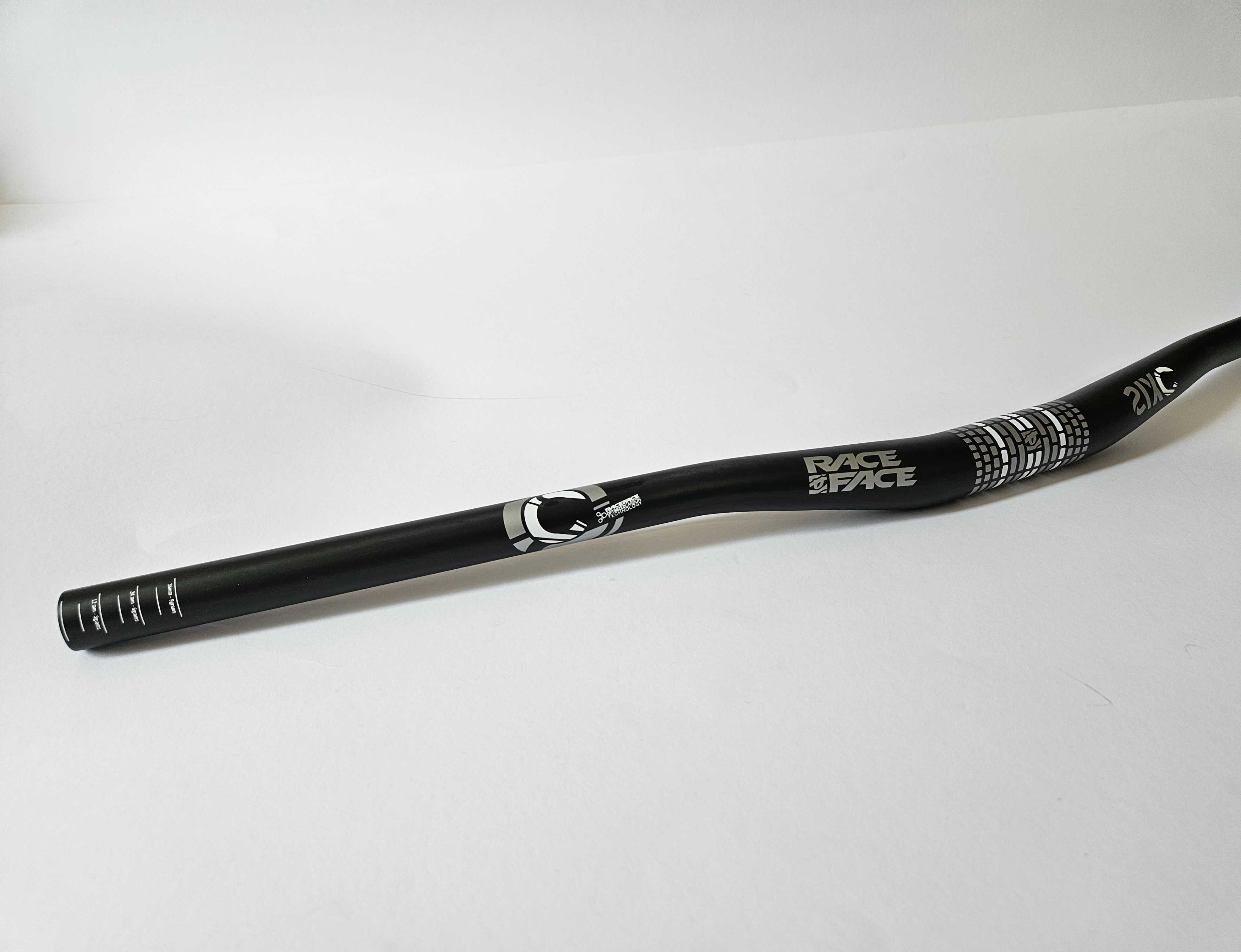 Кормило Race Face SIXC Carbon 31.8x785mm , 20mm Rise