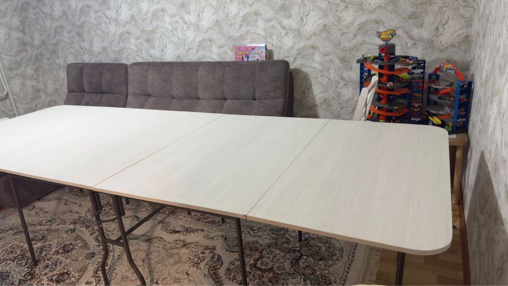 Продается стол с стульями