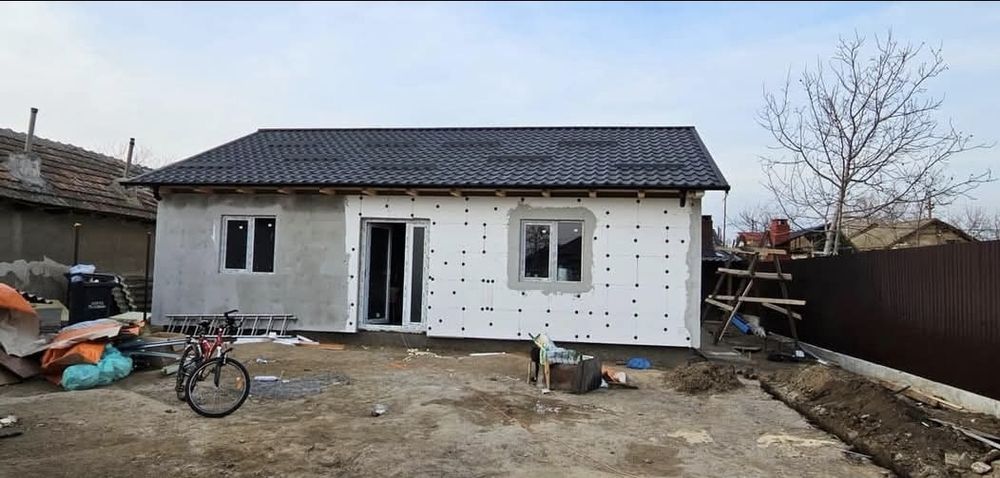 Vand casa pe structura metalica