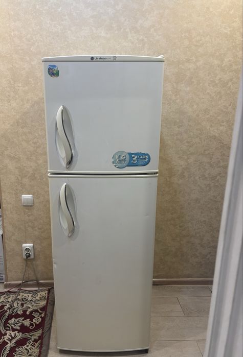 Продам двухкамерный холодильник LG.No-frost(самооттайка)Могу доставить
