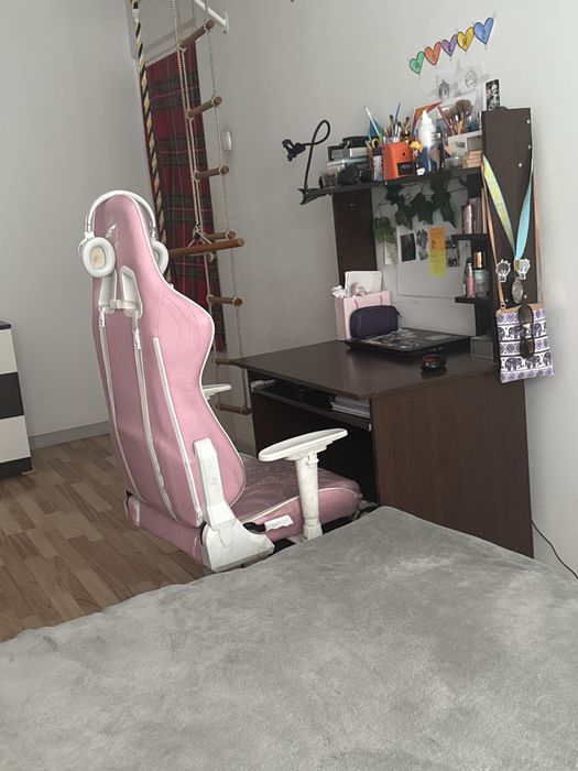 Продам компьютерный стол и стул