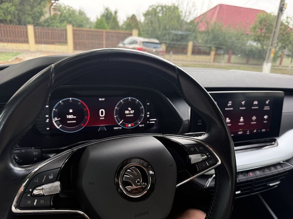 Skoda Octavia 2021 Cockpit Digital Distronic Led Metrix