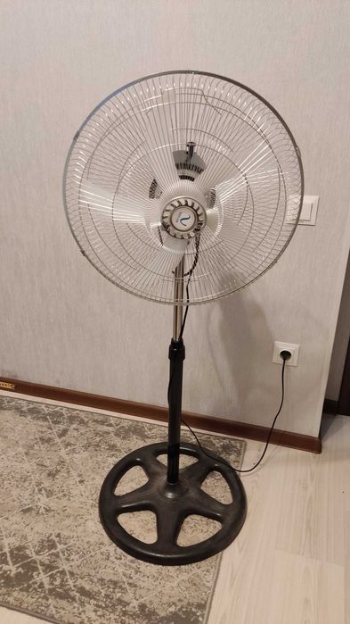 Вентилятор простой напольный