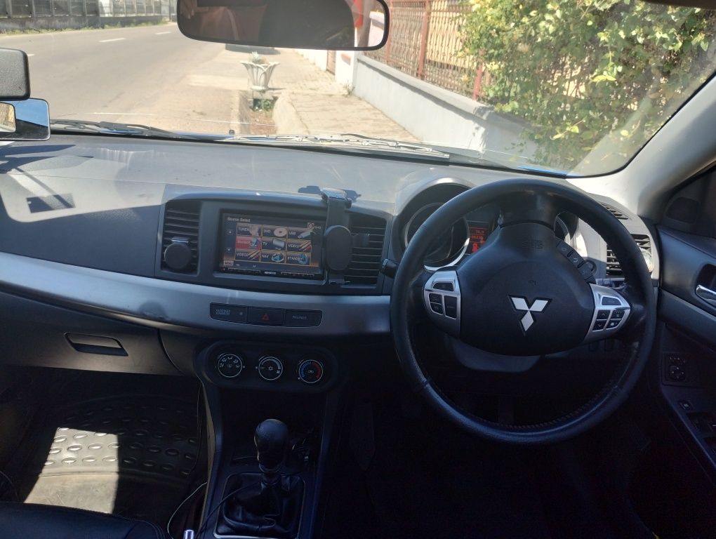 Mitsubishi  lancer