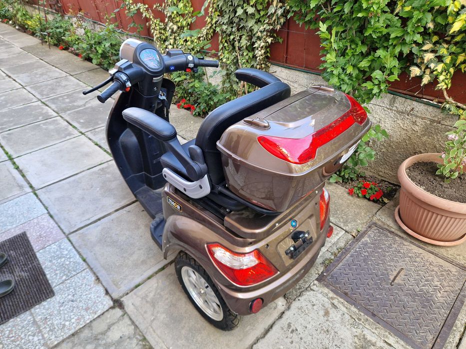 Scuter electric triciclu, max 25Km/h, nu necesita permis