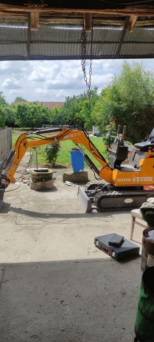 Продавам мини багер 1 тон