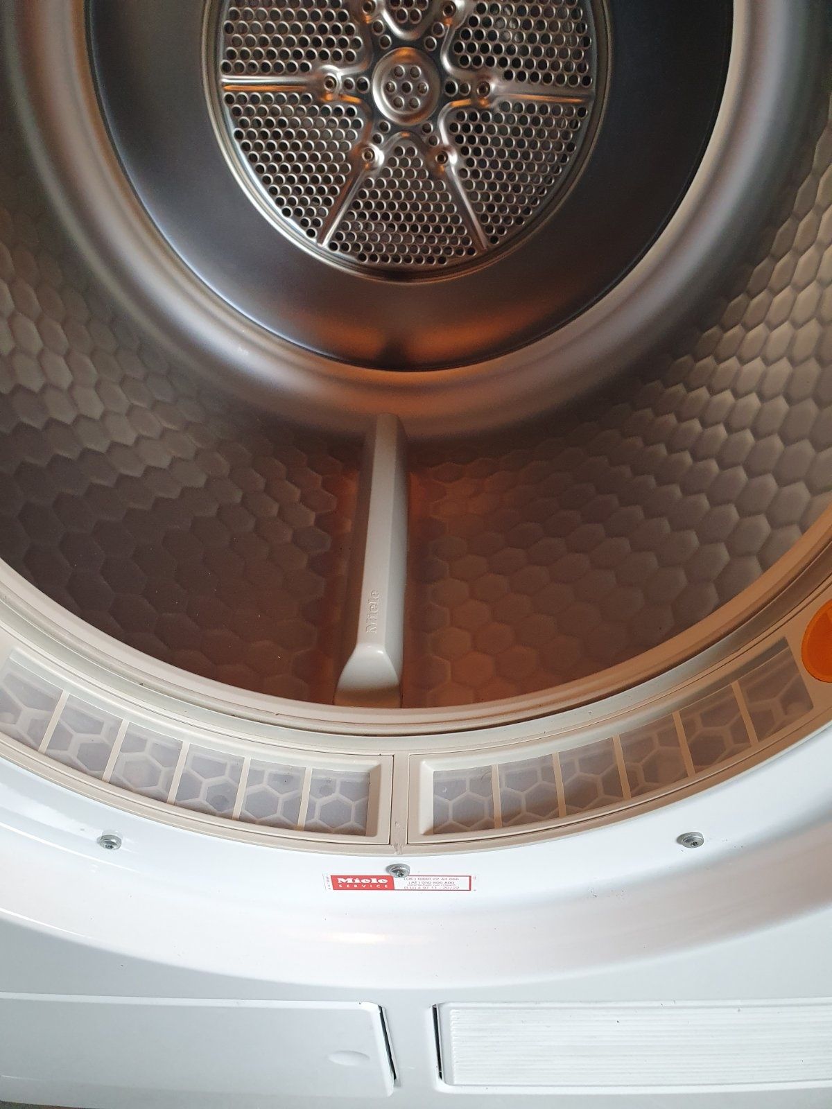 Сушилмя MIELE T 9749 WP. Капацитет 7кг.  Термопомпа. Пчелна пита!