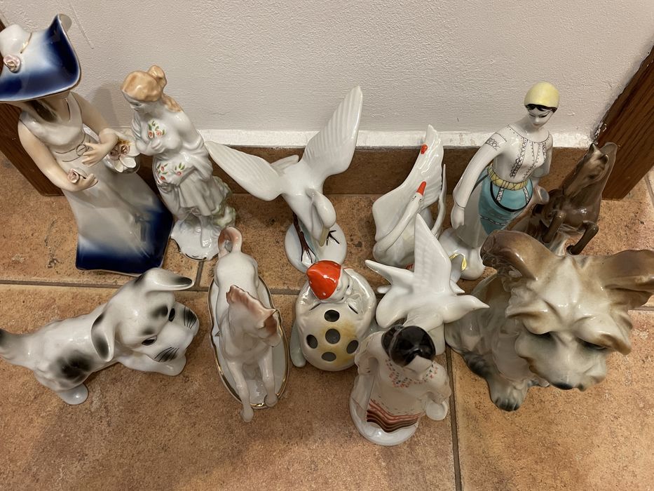 Vand bibelouri din anii 80.