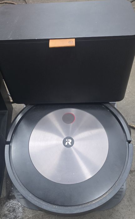 Продавам Irobot j7