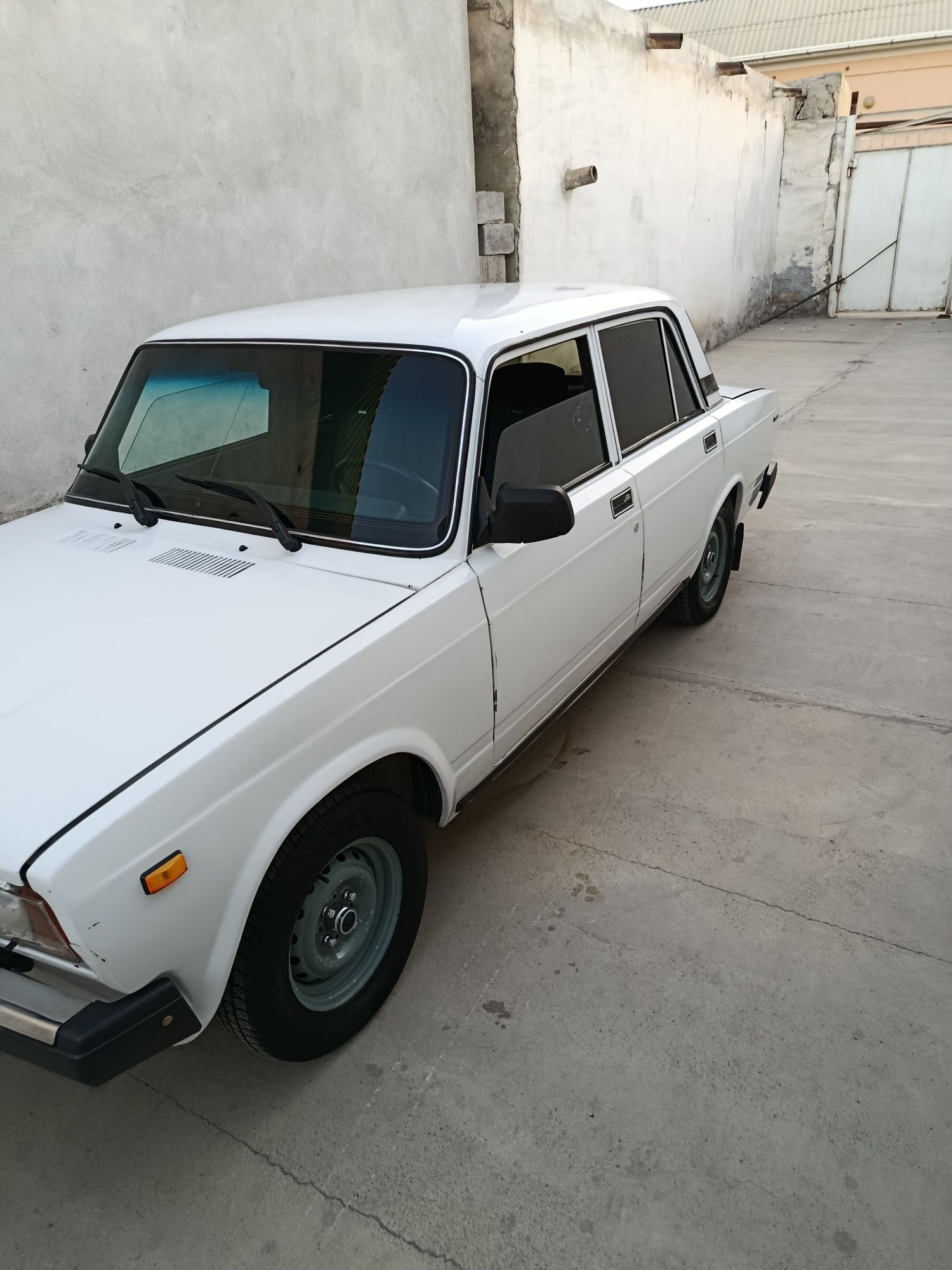 Vaz 2107 yili 1996 mator most zoʻr salon zoʻr yangi tex paspor gazga r