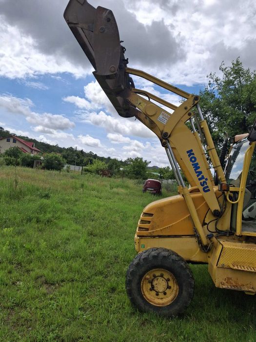 Buldoexcavator Komatsu
