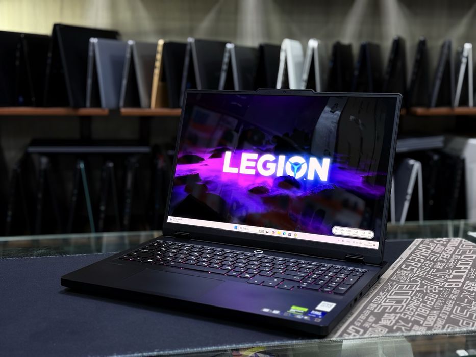 Lenovo Legion ultra 9-275HX 32/1TB RTX-5060 8GB Oled