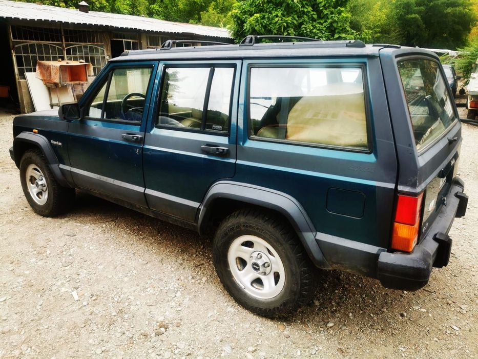 Jeep Cherooke, 4.0, fără impozit.