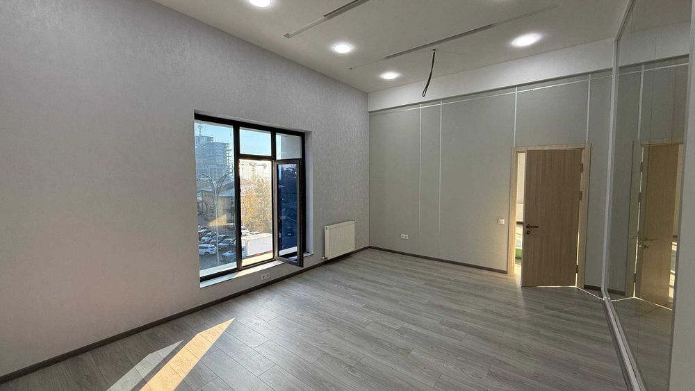 [КМ] Сдам офис 90 м2 в бизнес центре