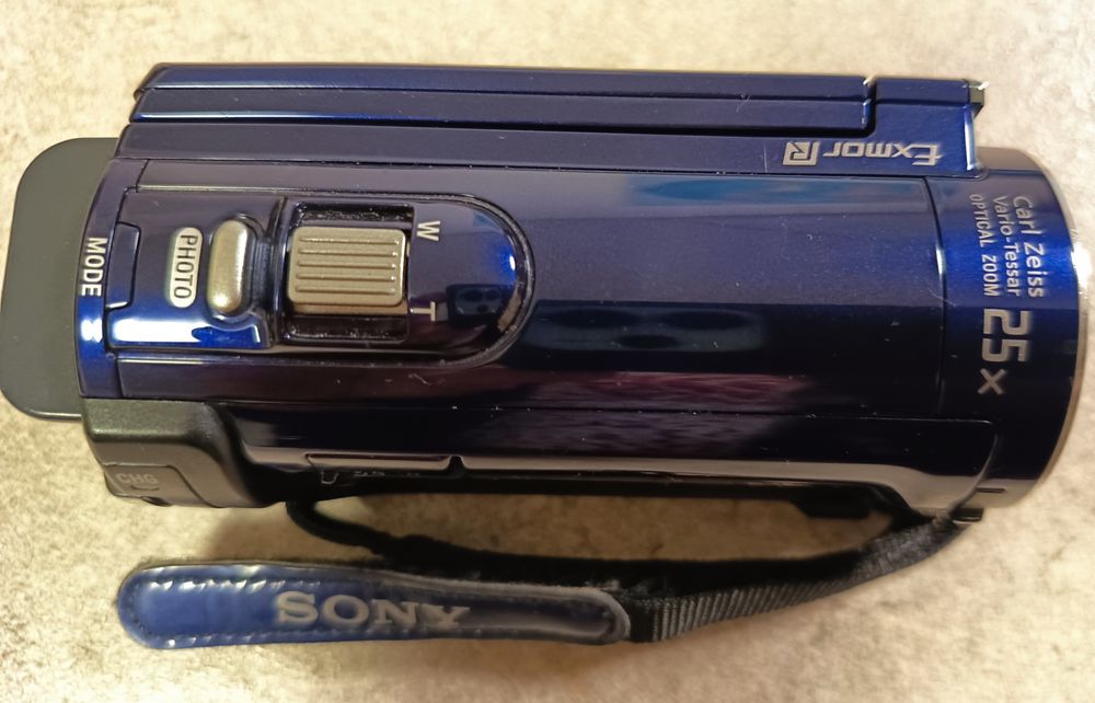 Преносима идеокамера Sony HDR-CX115E