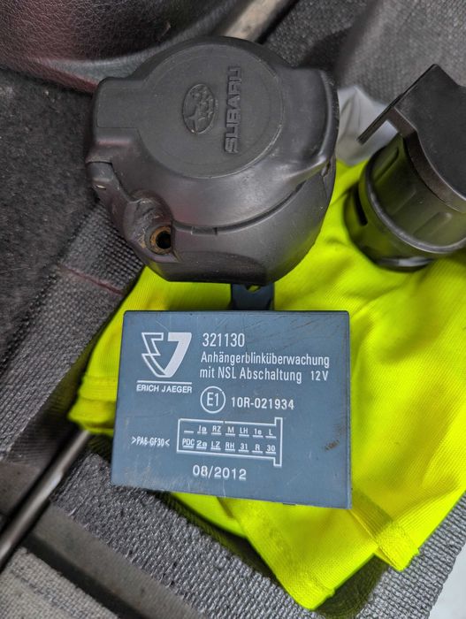 Releu semnalizare , priza  si adaptor remorca