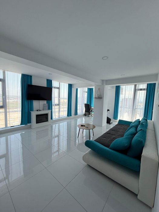 Persoana Fizica Vând apartament cu 3 camere :
-living cu bucatarie ope