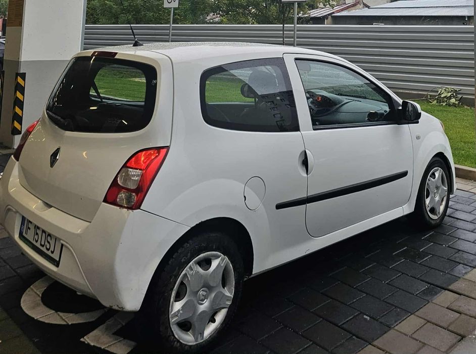 Vând Renault twingo anul 2011 benzina preț 1400 Euro
Mașină în stare