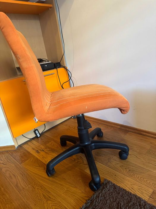 Офис стол  Cilek в запазено състояние – удобен и стабилен