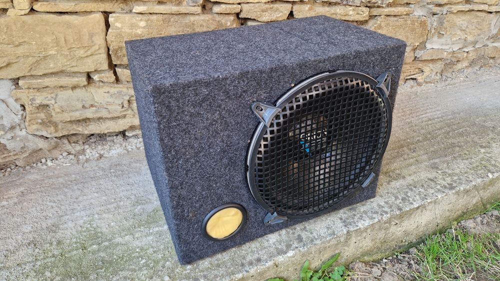 Vand subwoofer auto