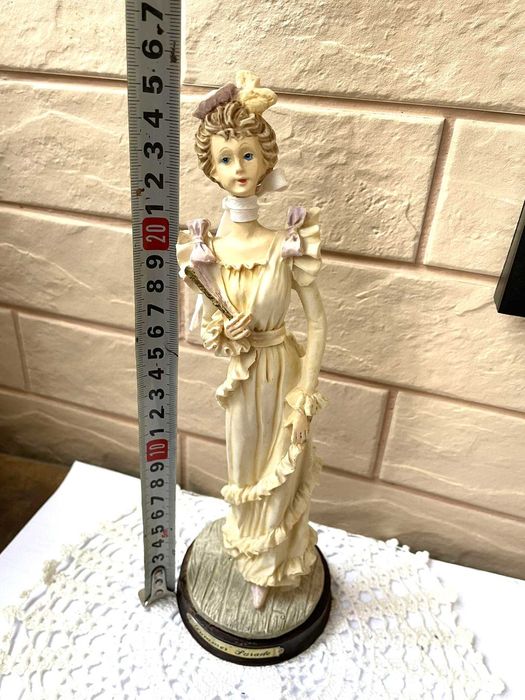 Красива порцеланова дама от Англия