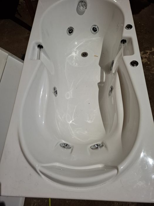 Cada cu hidromasaj 1.5m×750cm