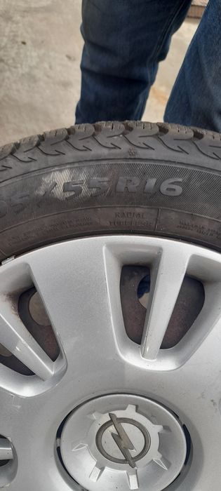 Anvelope iarna 205,/55/16 cu jante opel