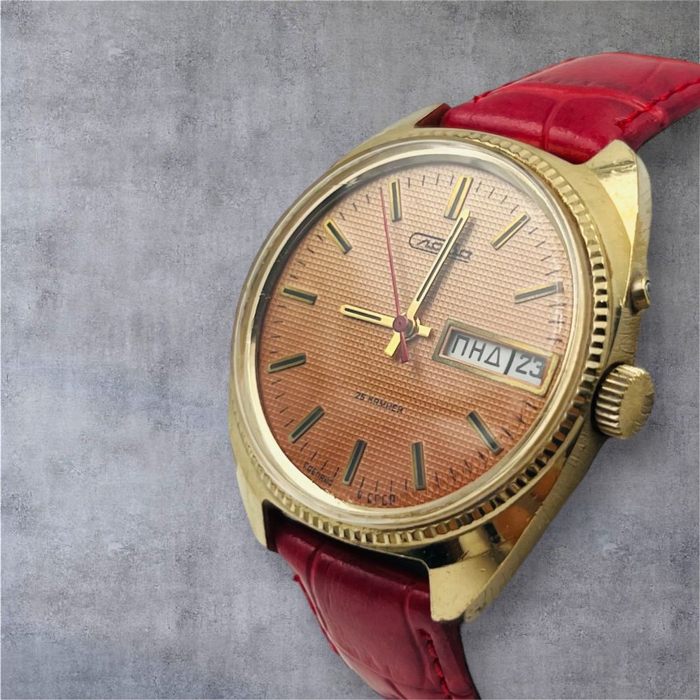 Slava Automatic watch в перфектно състояние за колекционери