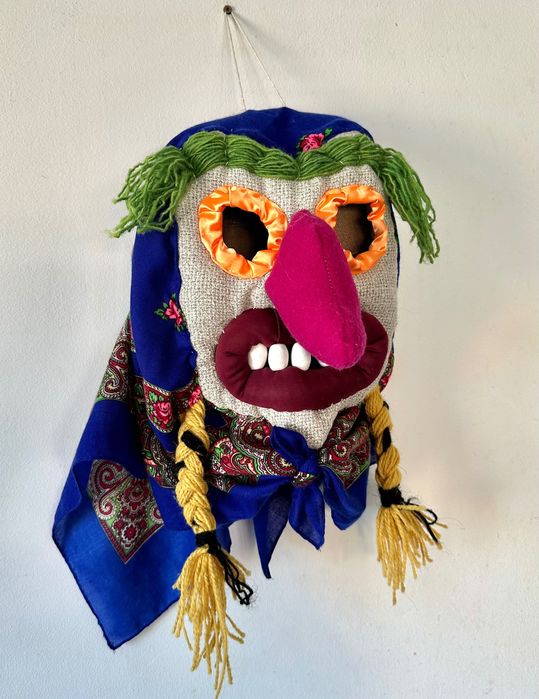 Măști de anul nou/Masca de anul nou/Babute