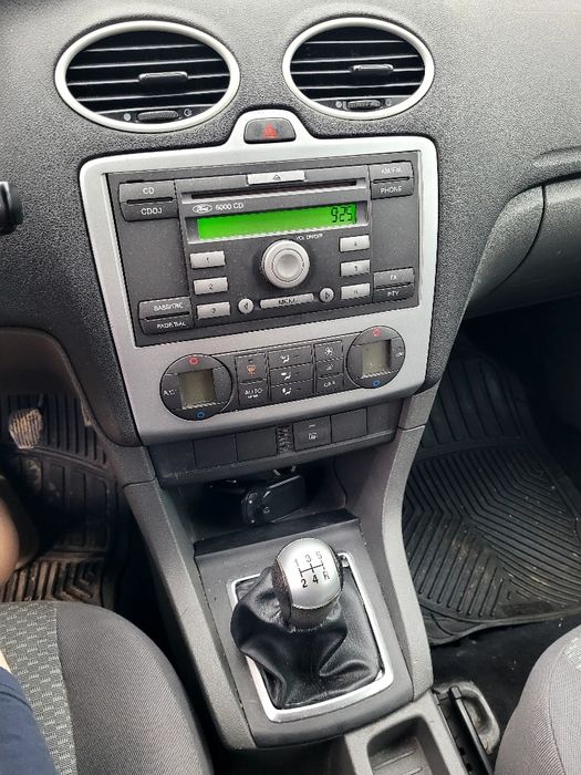 Vand/schimb Ford Focus 2 hatchback ofer diferenta