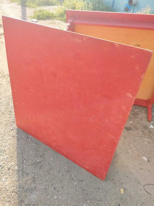 Продам 2 деревянных стола