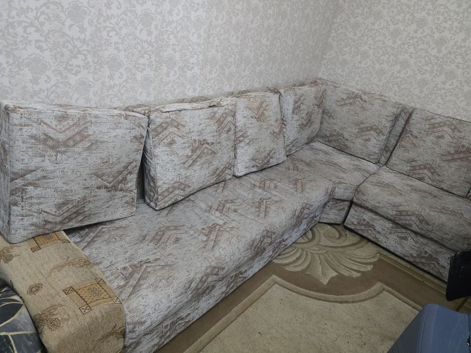Угловой диван для гостиной