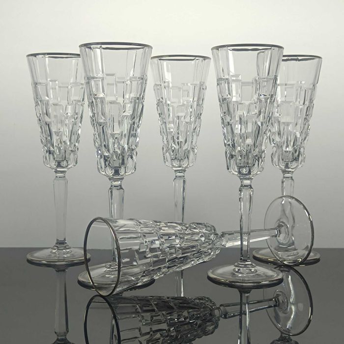 Красиви кристални, италиански флейти за шампанско