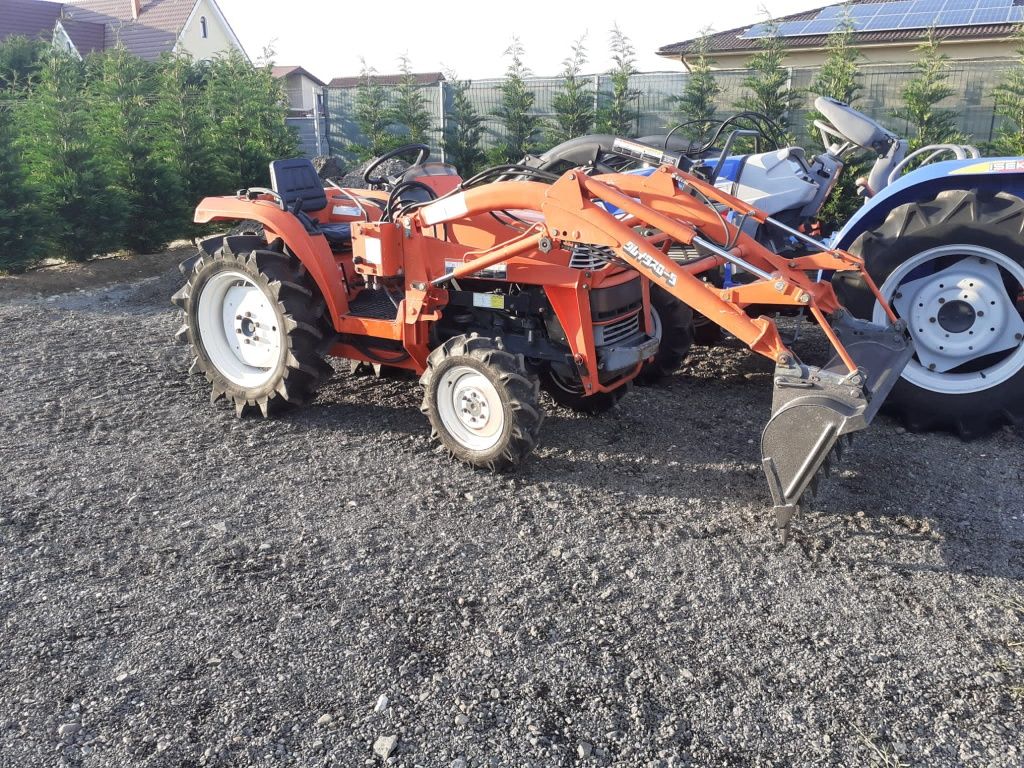 Tractor japonez kubota  24 cp 4x4