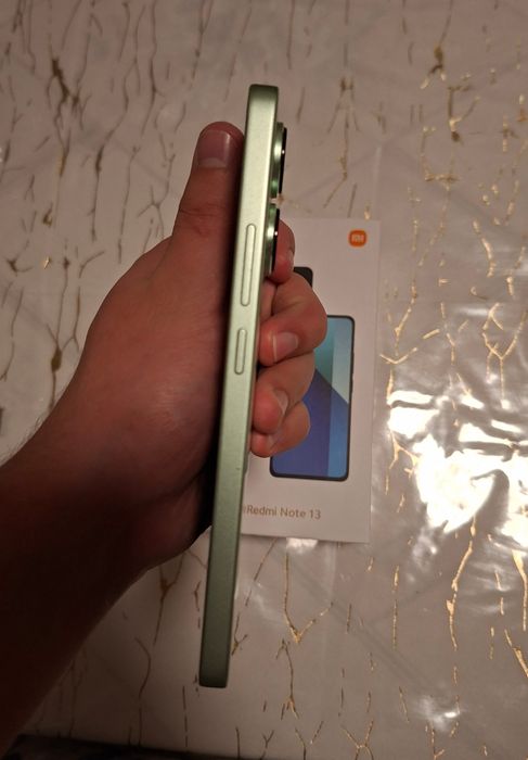 Redmi note 13 8+4/256