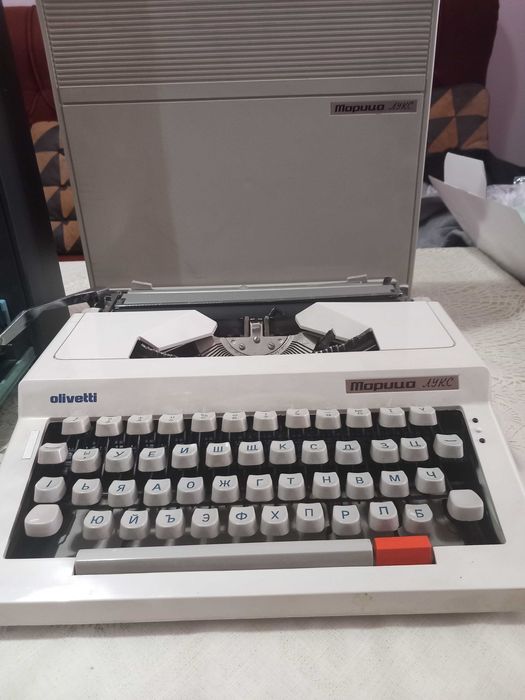 Пишещи машини на кирилица и латиница Марица Лукс и Марица 30