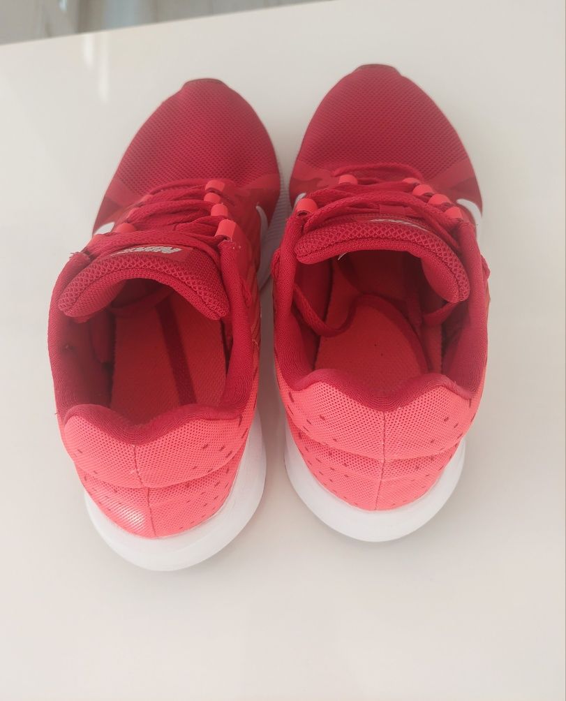 Дамски маратонки Nike