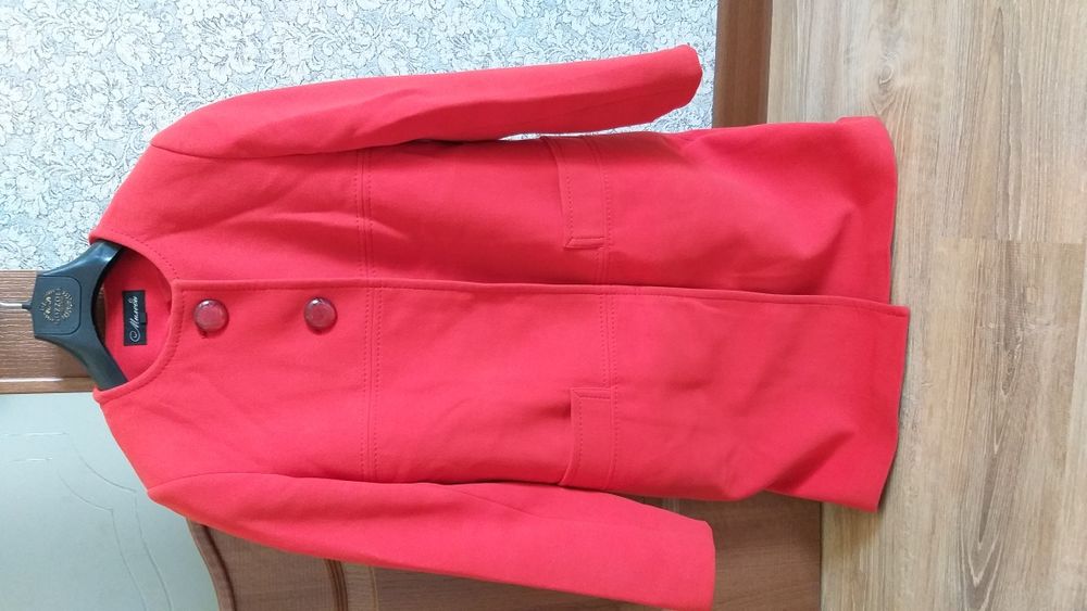 Продам пальто осенее